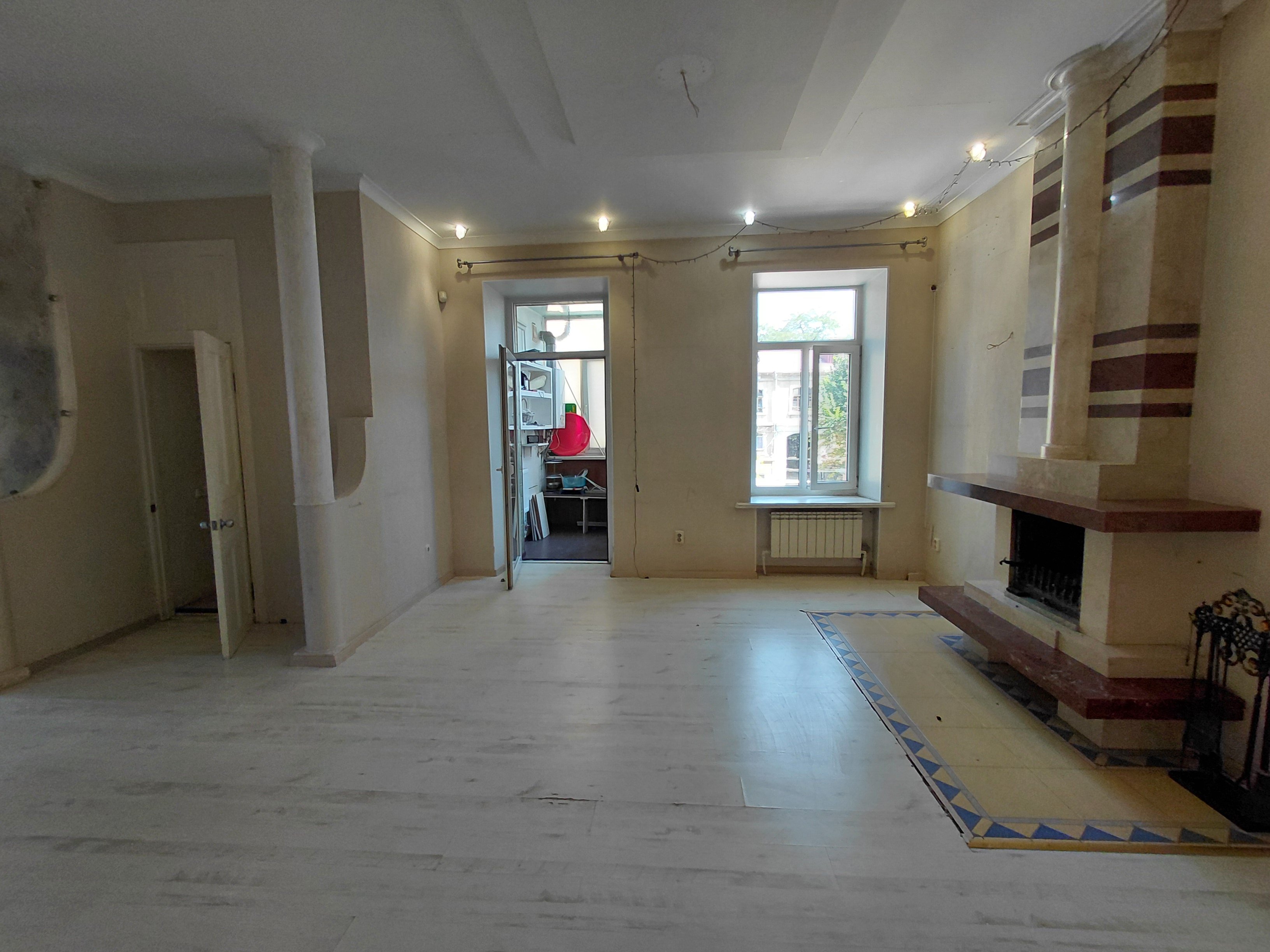 Квартира на ул. Серова, 130 м², 99 000$ — FAKTOR