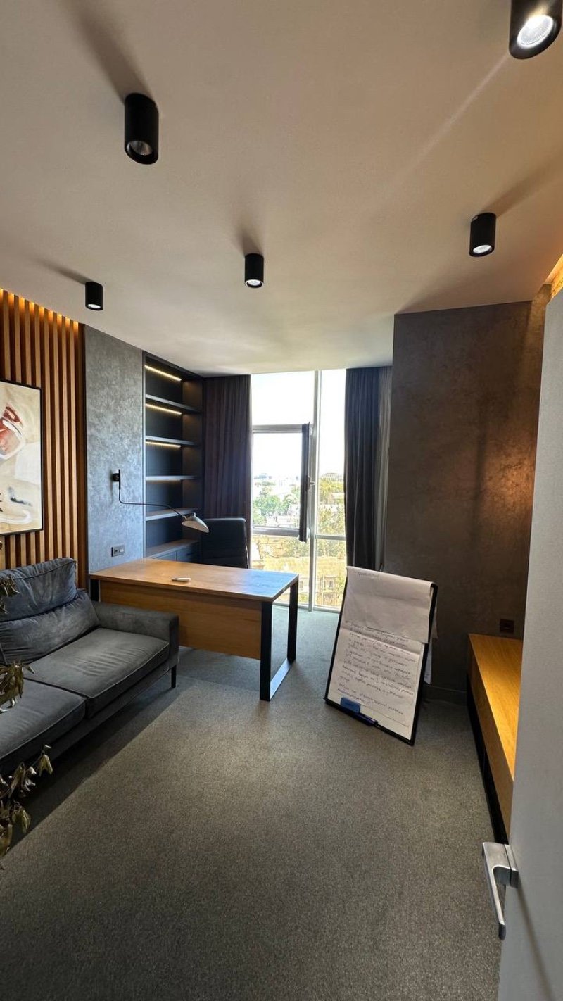 Комерційна нерухомість на вул. Асташкина, 42 м², 84 000$ — FAKTOR