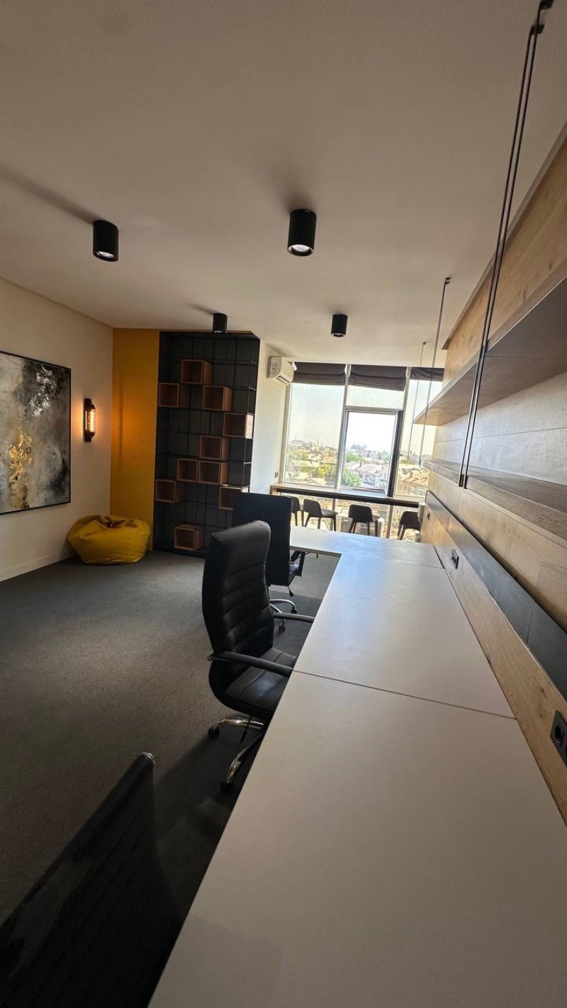 Комерційна нерухомість на вул. Асташкина, 42 м², 84 000$ — FAKTOR