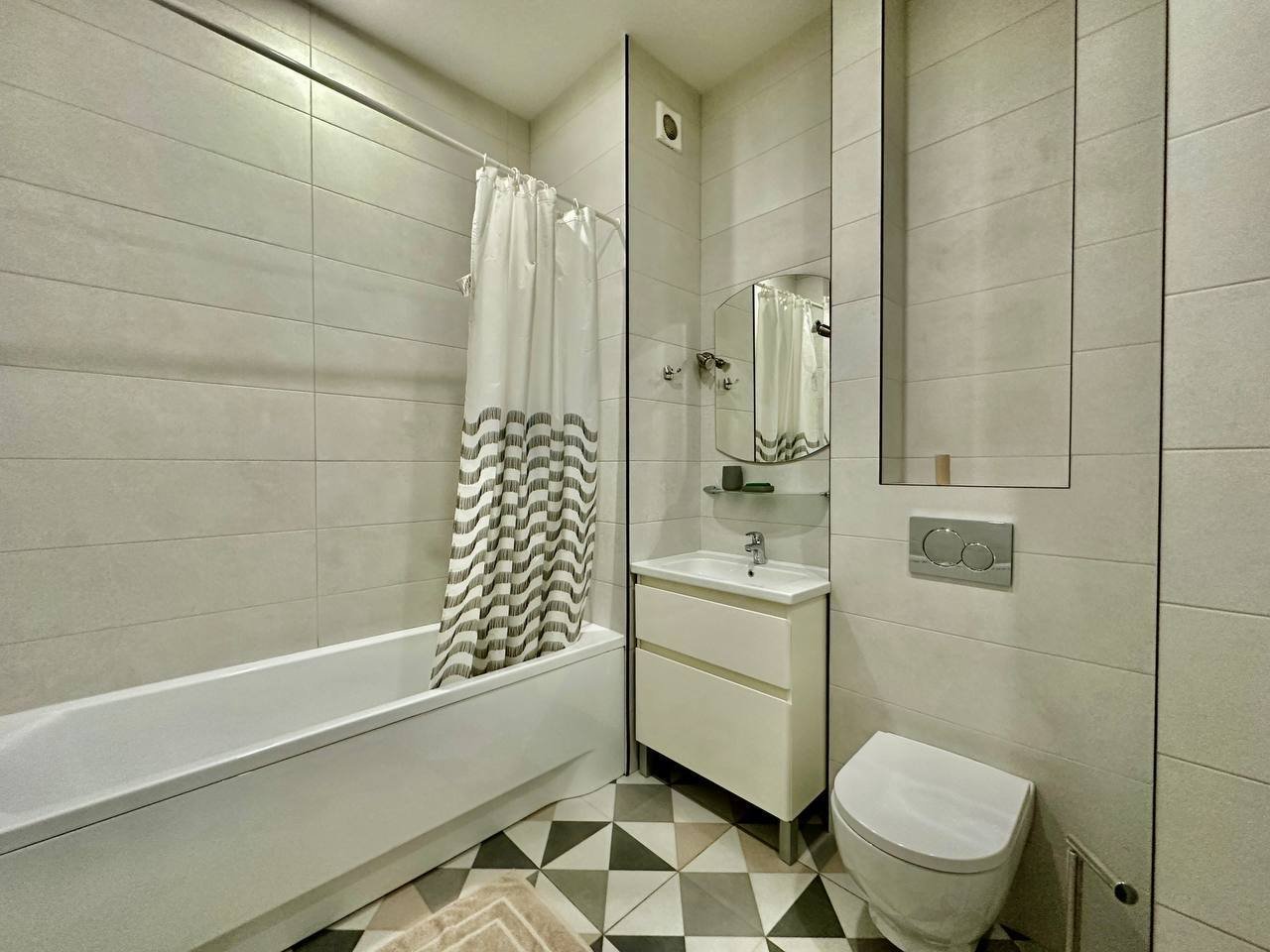 Квартира на ул. Вице-Адмирала Азарова, 48 м², 135 000$ — FAKTOR
