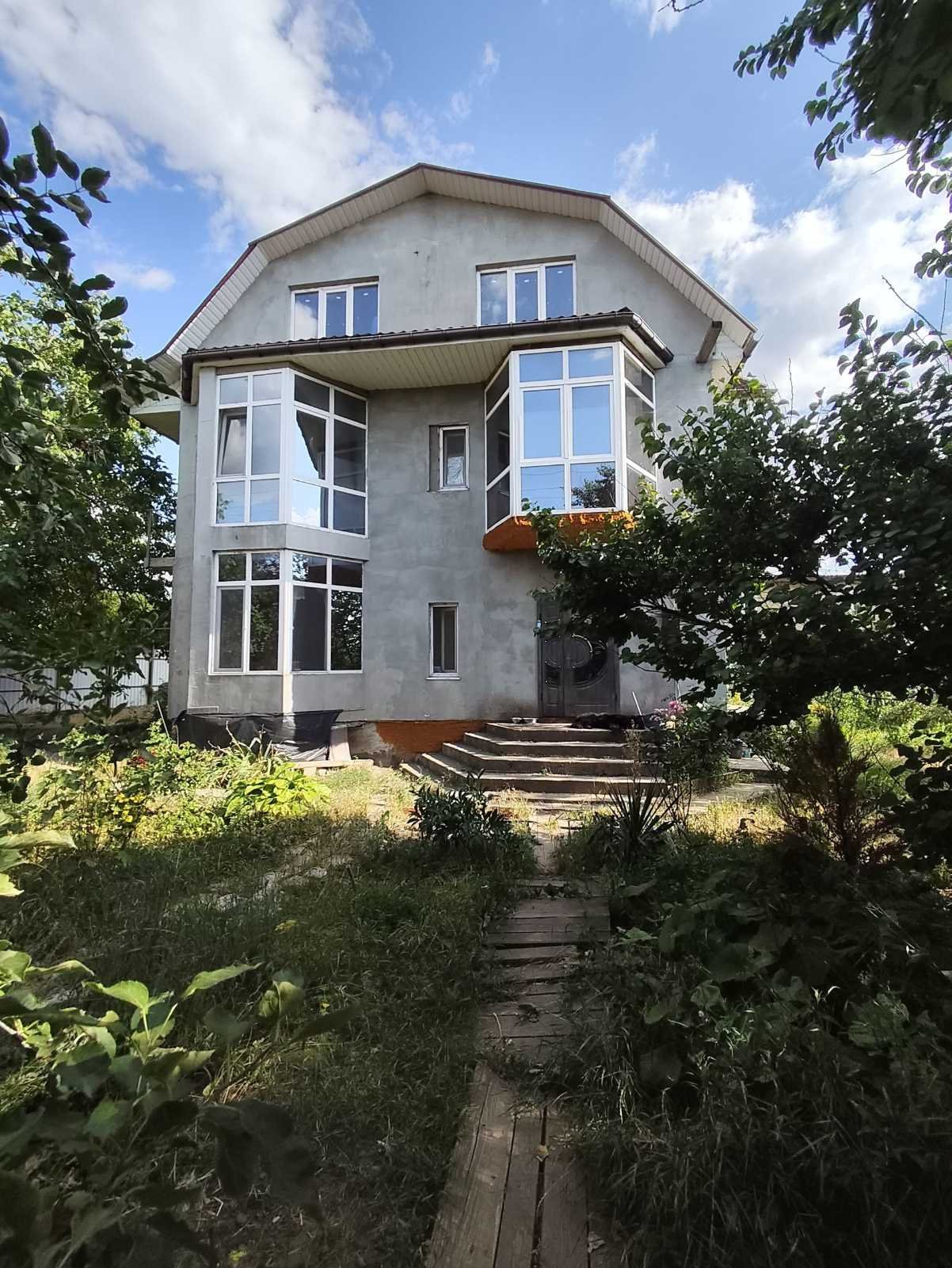 Дом на ул. Ученическая, 225 м², 145 000$ — FAKTOR