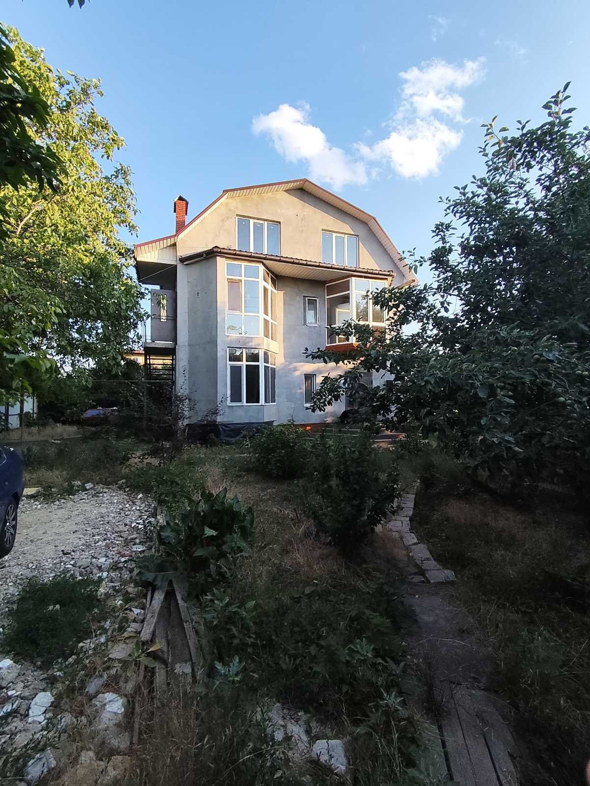 Дом на ул. Ученическая, 225 м², 145 000$ — FAKTOR