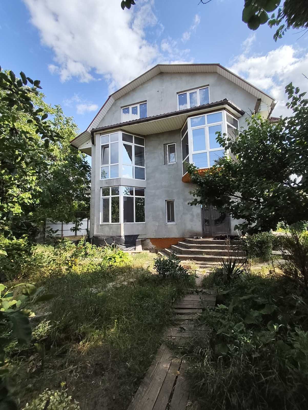 Дом на ул. Ученическая, 225 м², 145 000$ — FAKTOR