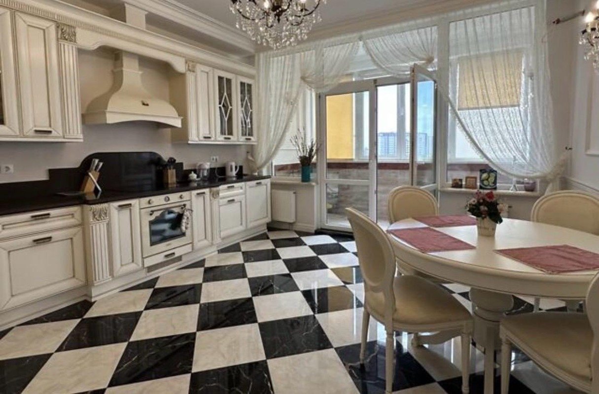 Квартира на ул. Литературная, 142 м², 355 000$ — FAKTOR