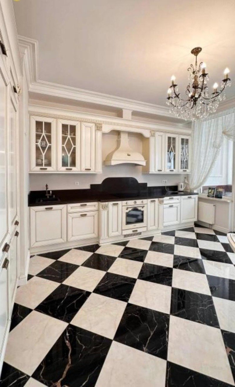 Квартира на ул. Литературная, 142 м², 355 000$ — FAKTOR