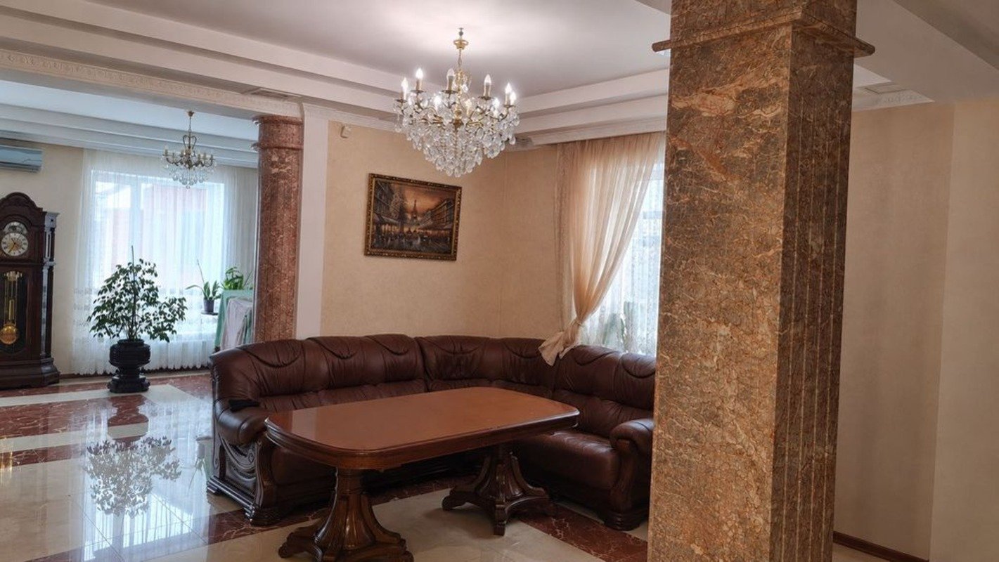 Дом на ул. Грушевского, 421 м², 420 000$ — FAKTOR