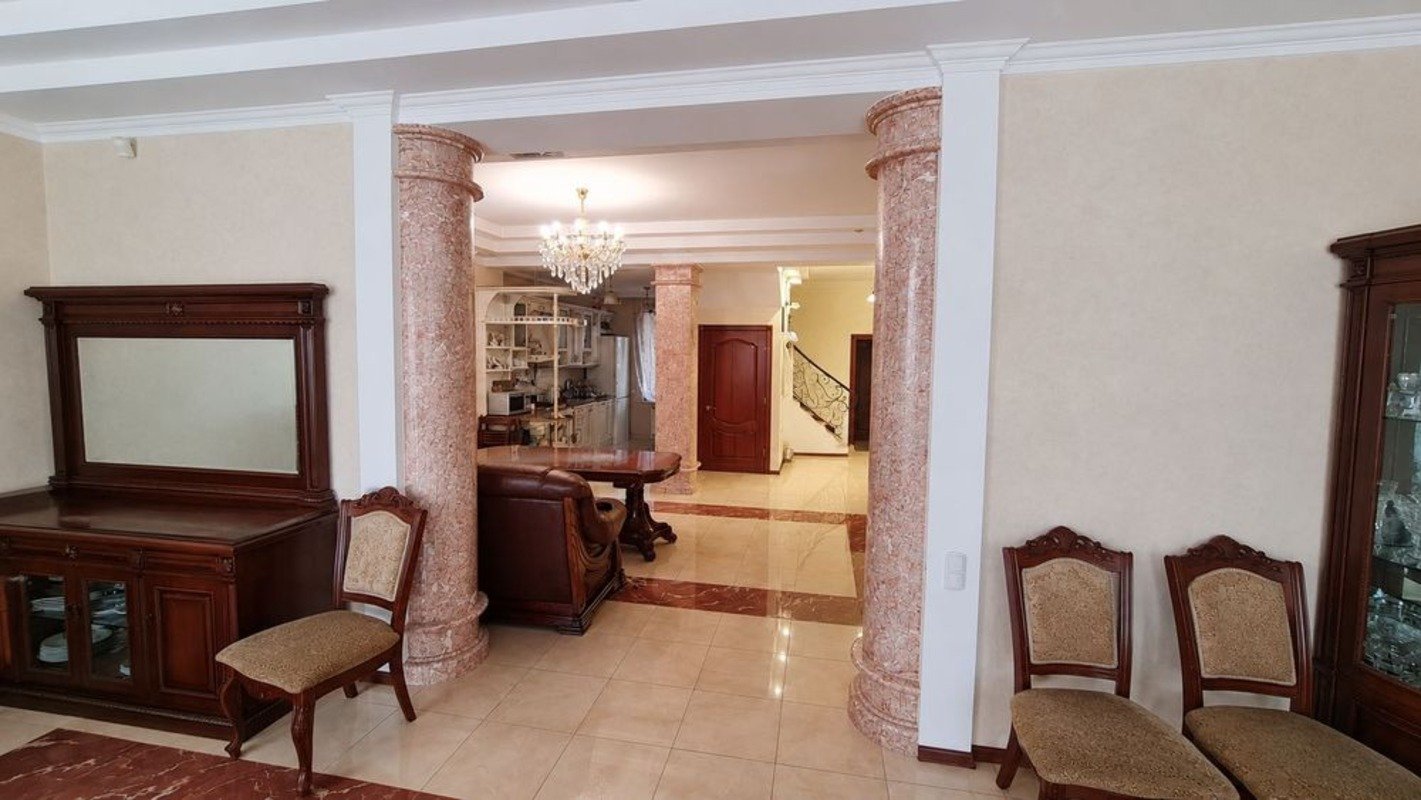 Дом на ул. Грушевского, 421 м², 420 000$ — FAKTOR