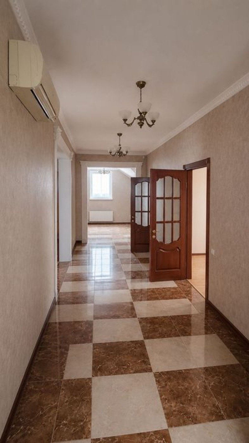 Дом на ул. Грушевского, 421 м², 420 000$ — FAKTOR