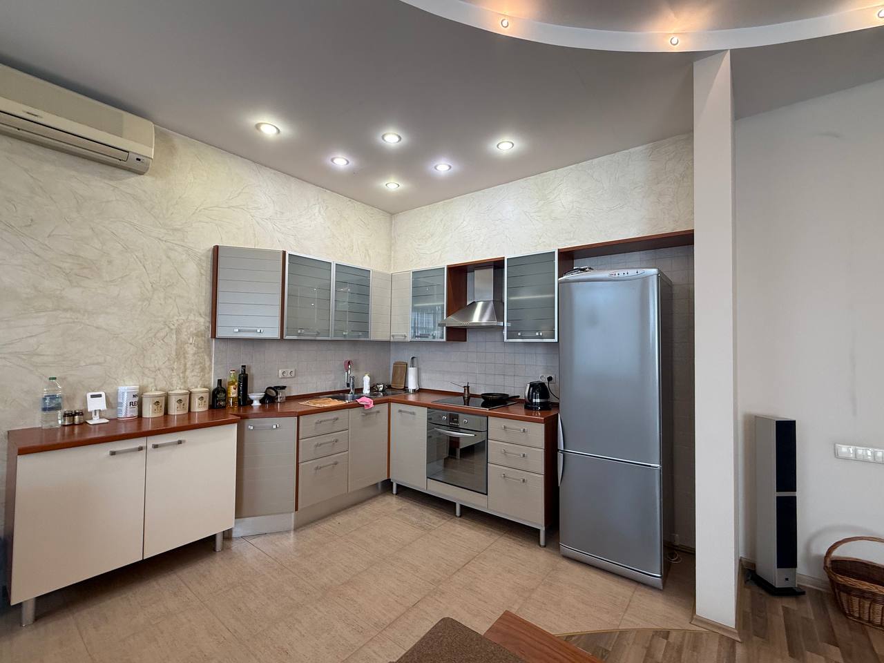 Квартира на ул. Вице-Адмирала Азарова, 105 м², 180 000$ — FAKTOR