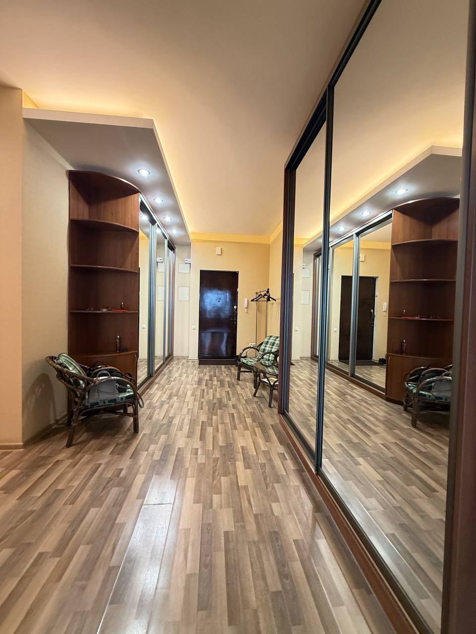 Квартира на ул. Вице-Адмирала Азарова, 105 м², 180 000$ — FAKTOR