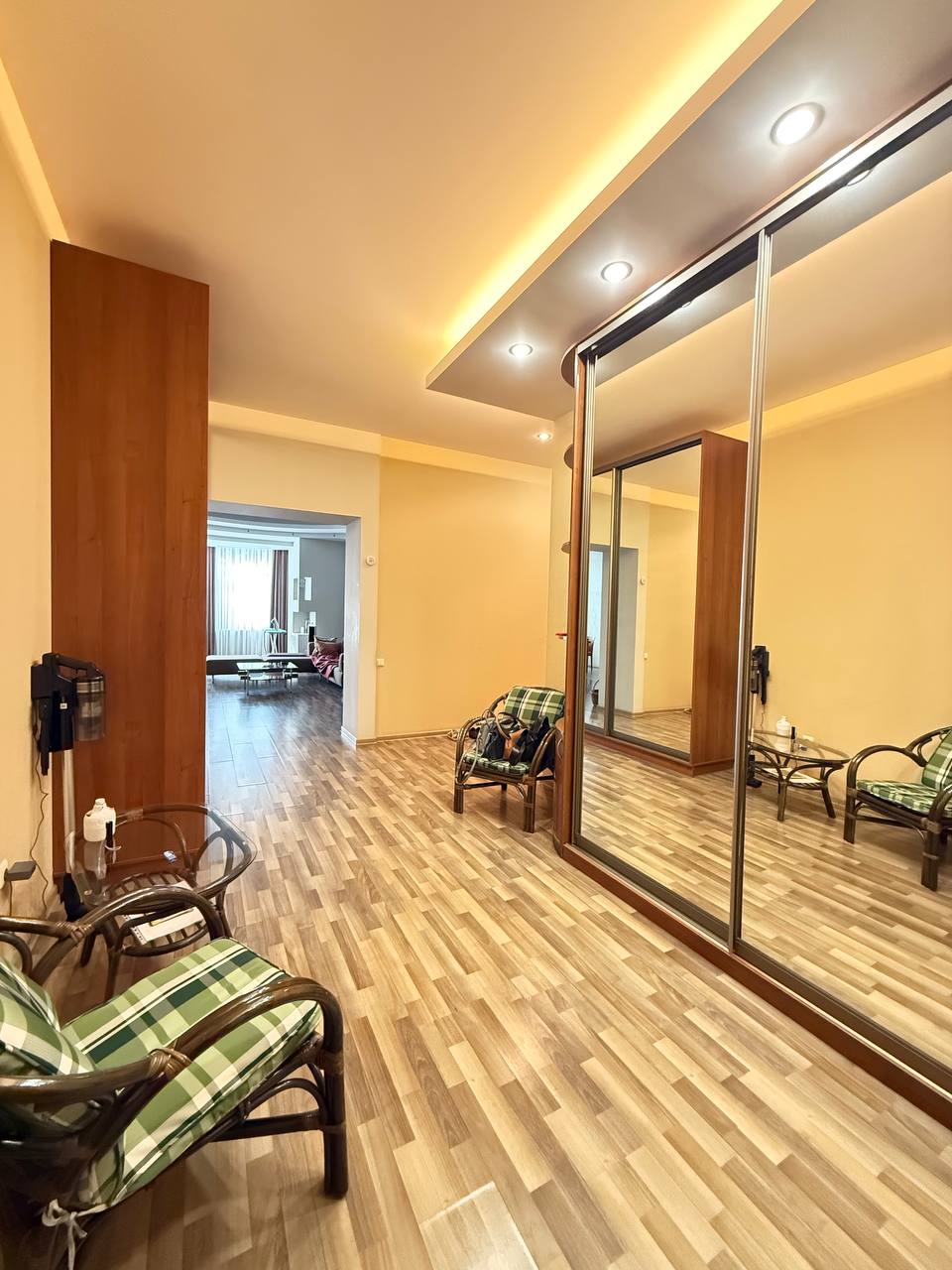 Квартира на ул. Вице-Адмирала Азарова, 105 м², 180 000$ — FAKTOR