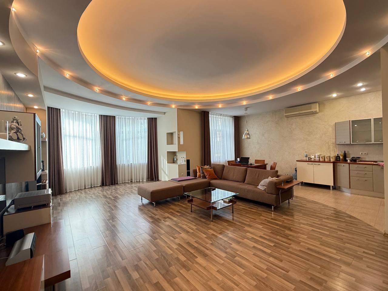 Квартира на ул. Вице-Адмирала Азарова, 105 м², 180 000$ — FAKTOR