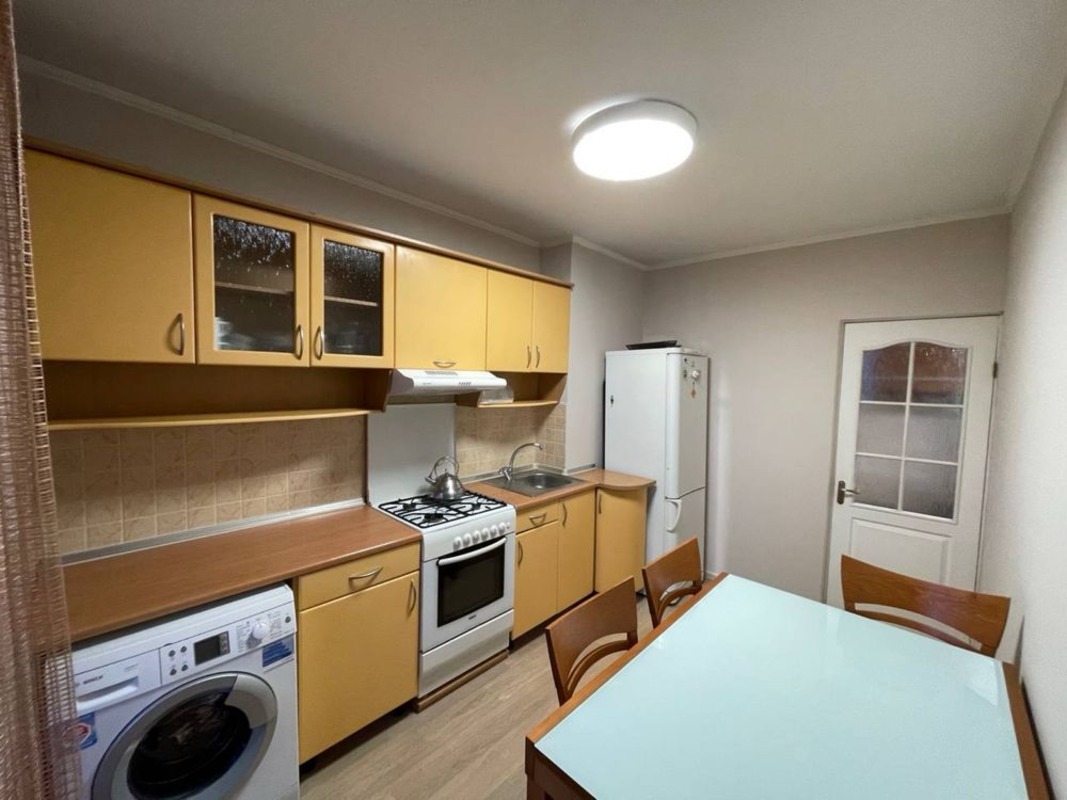 Квартира на вул. Глушко Академика проспект, 65 м², 58 000$ — FAKTOR
