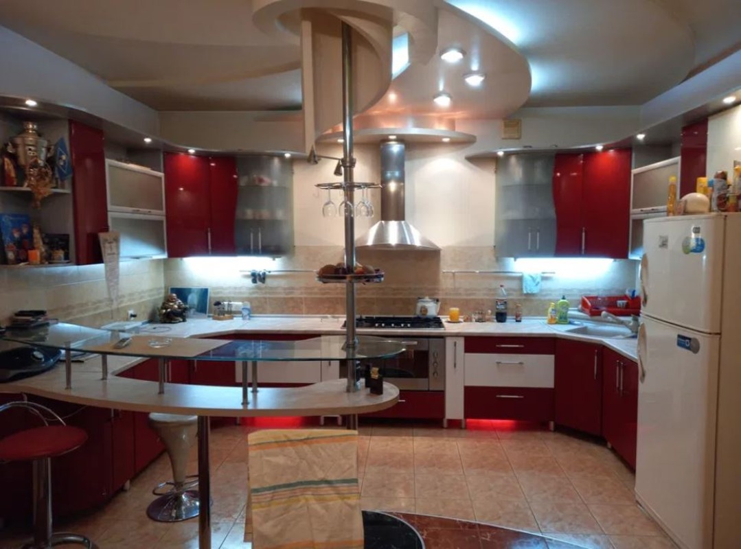 Будинок на вул. Петра Лещенко, 500 м², 400 000$ — FAKTOR
