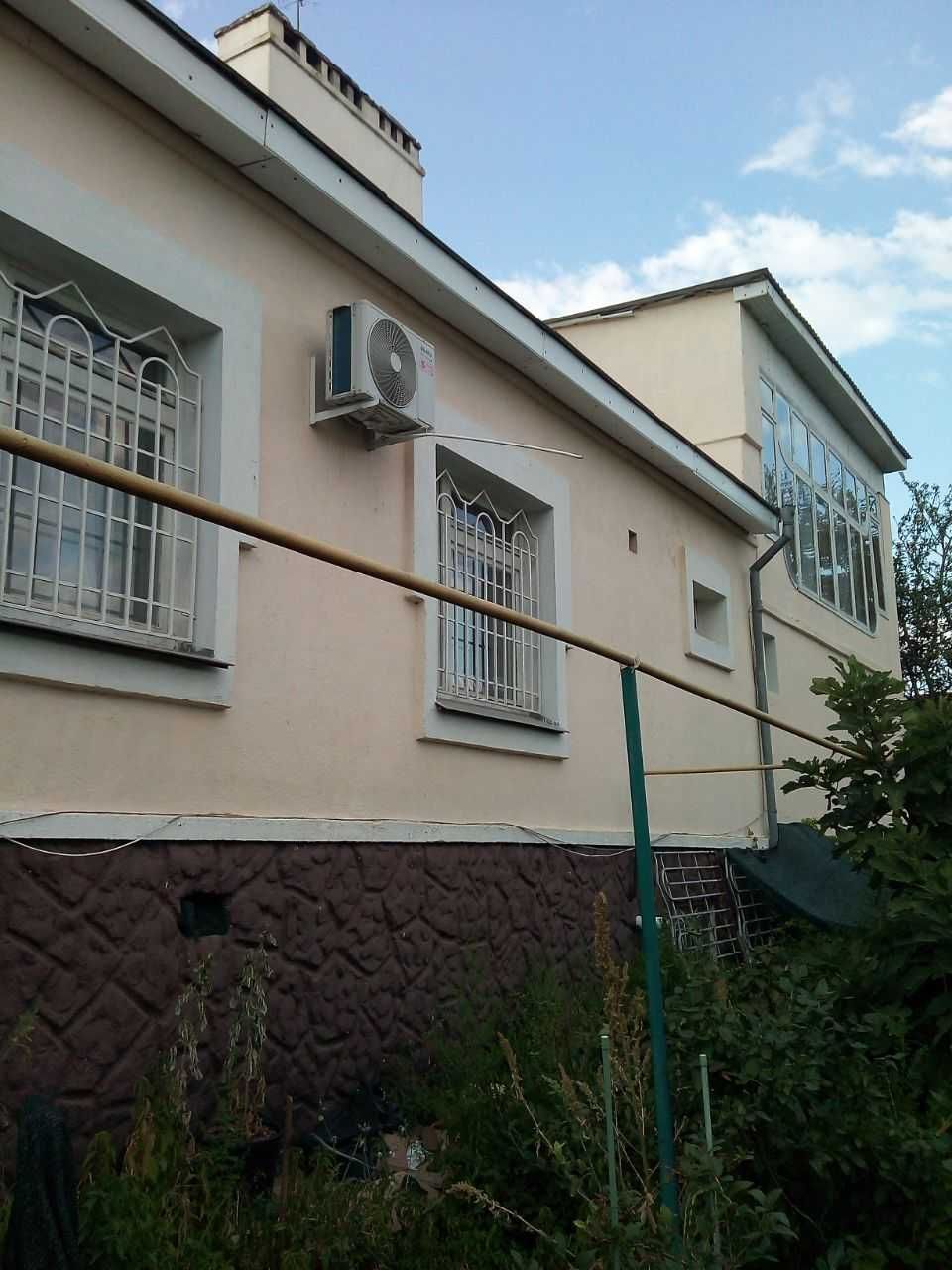 Будинок на вул. Вишневая, 296 м², 175 000$ — FAKTOR