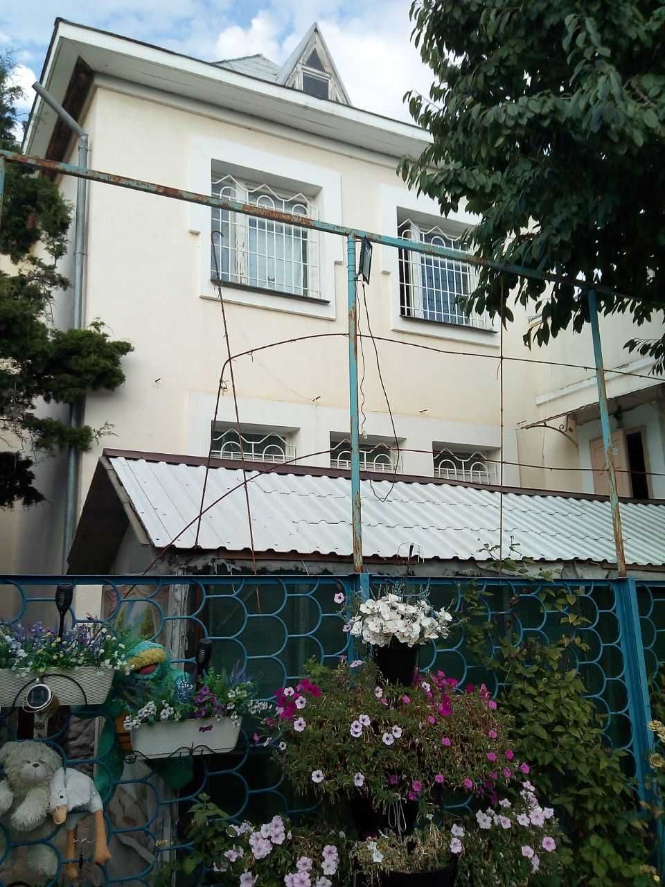 Будинок на вул. Вишневая, 296 м², 175 000$ — FAKTOR