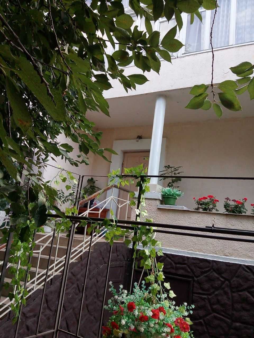 Будинок на вул. Вишневая, 296 м², 175 000$ — FAKTOR