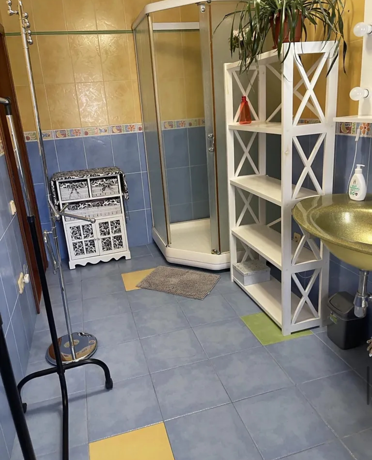 Дом на ул. Тенистая, 196 м², 300 000$ — FAKTOR